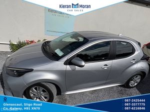 Toyota Yaris HYBRID LUNA AUTO 4DR - Image 3