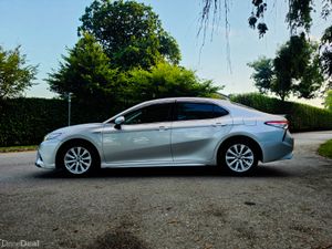 2019 Toyota Camry 2.5 Petrol Hybrid Auto F Leather - Image 4