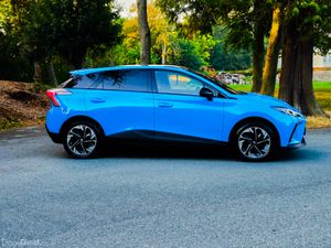 MG MG4 Trophy EV 64kWh 203BHP Top Spec Long Range - Image 4