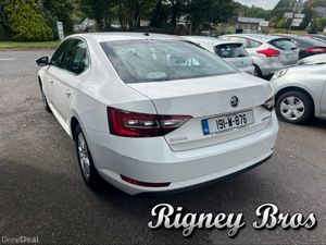 Skoda Superb AMBITION 2.0 TDI 150HP DSG 4DR AUTO - Image 4