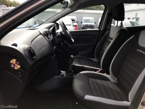 Blue dCi 95 Stepway Signature - Image 3