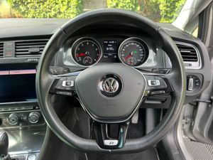 Volkswagen Golf R-LINE PACK 1.2 TSI AUTO // APPLE - Image 4