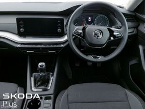 Skoda Octavia AMBITION 2.0TDI 115HP *REVERSING CAM - Image 2