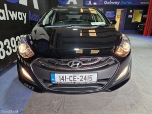 Hyundai i30 1.6 CRDI **LOW MILAGE, REAR SENSORS** - Image 3