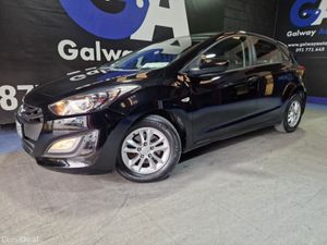 Hyundai i30 1.6 CRDI **LOW MILAGE, REAR SENSORS** - Image 4