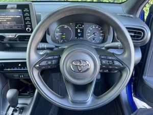 Toyota Yaris 1.5 HYBRID AUTO // APPLE CARPLAY/ANDR - Image 4