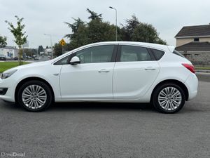 STUNNING Vauxhall (Opel) Astra 2015 1.4 PETROL - Image 4