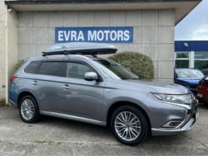 Mitsubishi Outlander G 4WD PHEV AUTOMATIC 2.4 PETR - Image 3