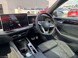 Volkswagen Passat 2.0TDI DSG 150HP R-LINE - Image 3