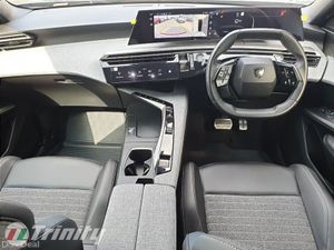Peugeot 5008 DIRECTORS CAR** 1.2 MHEV 145BHP ** AL - Image 2