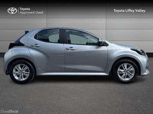 Toyota Yaris YARIS HYBRID LUNA - Image 3