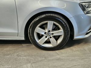 16 VOLKSWAGEN JETTA COMFORTLINE EDITION - Image 3
