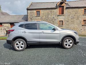 Nissan Qashqai 1.2 petrol Automatic - Image 4