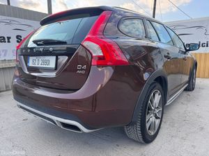 152 Volvo V60  2.4D D4 X COUNTRY LUXURY NAV AWD - Image 4