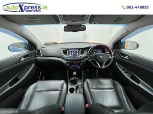 Hyundai Tucson 1.7 Premium, Manual, Reversing came - Image 2