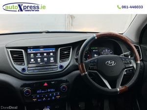 Hyundai Tucson 1.7 Premium, Manual, Reversing came - Image 4