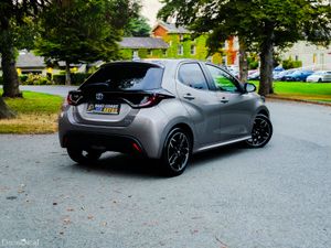 2022 Toyota Yaris 1.5 Petrol Hybrid Automatic Luna - Image 3