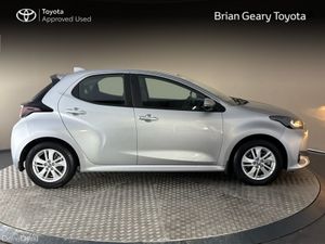 Toyota Yaris HYBRID LUNA - Image 3