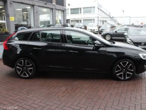 2017 VOLVO V60 - Image 3