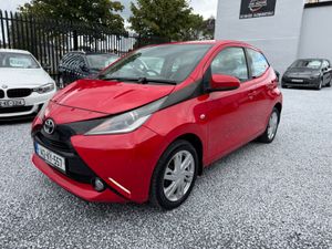 *TINY KM* 2014 (142) Toyota Aygo 1.0 X-Play - Image 3
