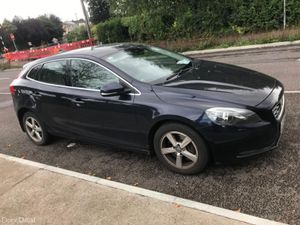 Volvo V40 D2 SE GT 5DR AUTO - Image 2