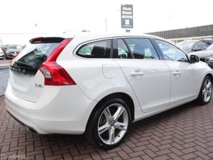 2018 VOLVO V60 - Image 4