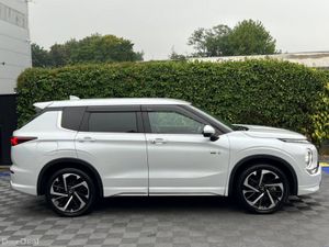 Mitsubishi Outlander 7-SEATER 2.4 HYBRID AUTO ** H - Image 2