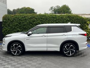 Mitsubishi Outlander 7-SEATER 2.4 HYBRID AUTO ** H - Image 3