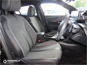 Peugeot 2008 1.2 Hybrid 136 Allure 5dr e-DSC6 - Image 3