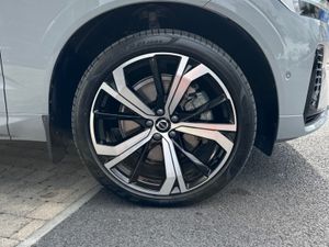 Volvo XC60 T6 Ultra Dark AWD PHEV--Ventilated Napp - Image 4