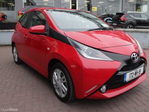 1.0 X-PLAY 5DR HATCHBACK // HUGE SPEC // 105,000KM - Image 2
