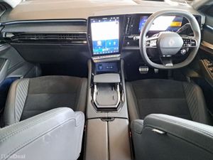 Renault Rafale E-TECH Hybrid 200 Auto esprit Alpin - Image 4