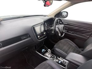 Mitsubishi Outlander 2.4L Plug-in EV Intense 5 sea - Image 2
