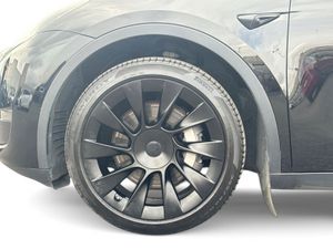 Tesla Model Y LONG RANGE AWD - Image 4