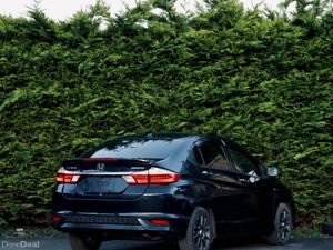 Honda Grace 1.5 2018 with Alloys & Carplay screen - Image 3