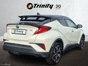 Toyota C-HR ** 1.8 HYBRID ** AUTO ** HUGE SPEC ** - Image 3