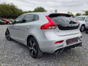 2018 Volvo V40 R-Design/FSH/Warranty - Image 2