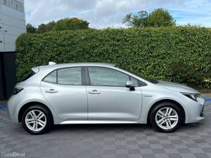 Toyota Corolla LUNA 1.8 HYBRID AUTO // REVERSE CAM - Image 2