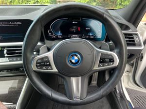 BMW 3-Series 330e M-SPORT COMPETITION 2.0 HYBRID / - Image 4