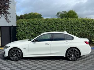 BMW 3-Series 330e M-SPORT COMPETITION 2.0 HYBRID / - Image 3