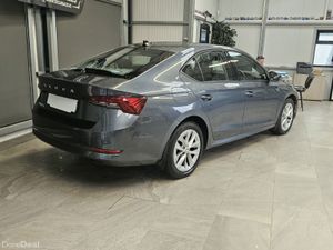 22 SKODA OCTAVIA AMBITION 2.0 DIESEL - Image 3