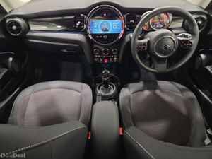 Mini Cooper Cooper Classic Auto - Image 4