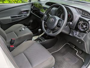 Toyota Yaris 1.3 Petrol Automatic NOT HYBRID, 2020 - Image 4