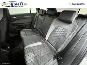 Volkswagen Golf TDI R-LINE Low mileage - Image 4
