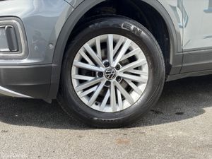 Volkswagen T-Roc LIFE TSI - Image 4