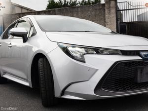TOYOTA COROLLA 1.8 HYBRID SALOON 2022 SILVER - Image 2