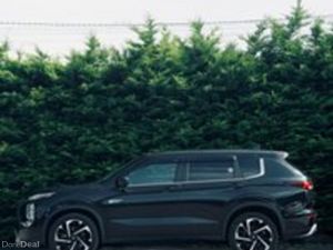 Mitsubishi Outlander PHEV Premium Package 2022 - Image 2