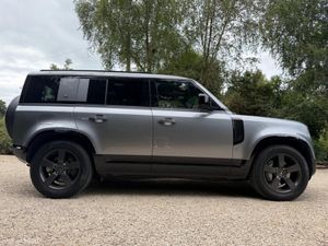 Land Rover Defender 110 P400E X DYNAMIC SE *Adapti - Image 3