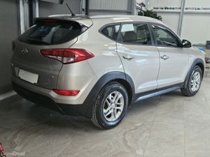 18 HYUNDAI TUCSON COMFORT 1 OWNER - Image 3