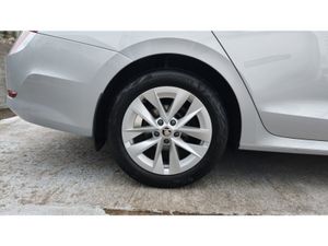 Skoda Octavia AMBITION 2.0tdi 150HP DSG - BRILLIAN - Image 3